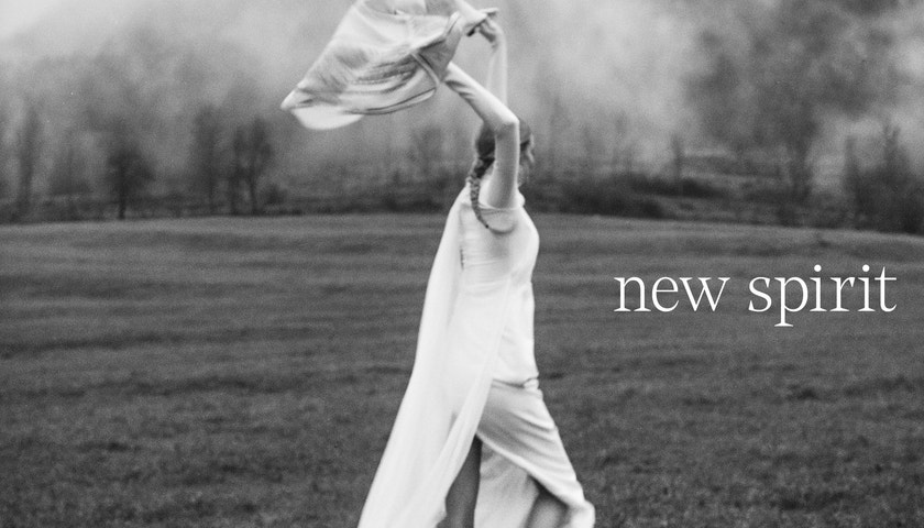 VOGUE editorial: Nový duch doby, nová povaha lidí i věcí. Nová spiritualita. Nová nemateriálnost