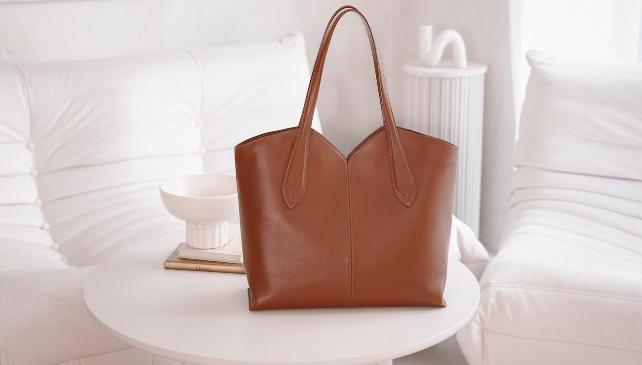 Pojďte se s námi podívat, kde vznikají české kabelky. Elega je český unikát Pojďte se s námi podívat, kde vznikají české kabelky. Elega je český unikát