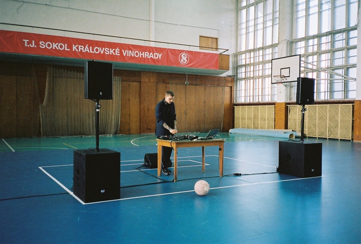 Nejstylovější spojení roku. Vogue CS x Boss x Russell Athletic