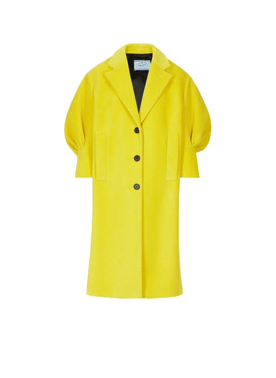 Žlutý kabát, PRADA, 215 000 Kč