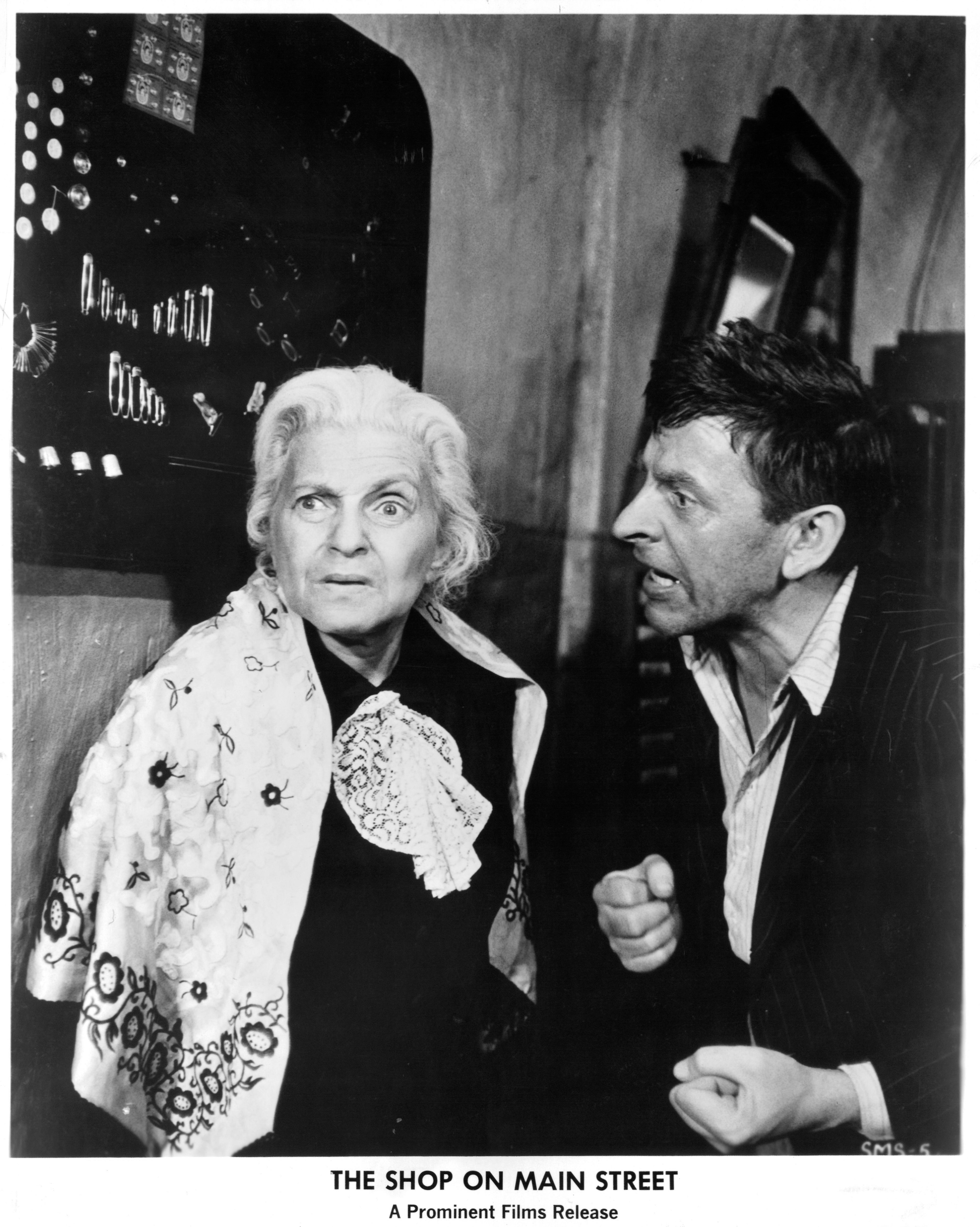 Ida Kamińska a Jozef Kroner ve filmu Obchod na Korze, rok 1965. Ida Kamińska a Jozef Kroner ve filmu Obchod na Korze, rok 1965.