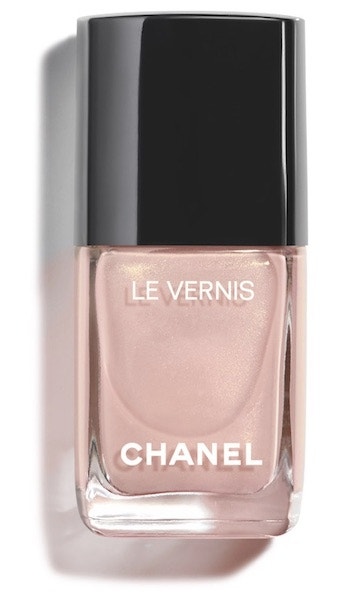 Lak na nehty v odstínu Afterglow, Chanel, 740 Kč
