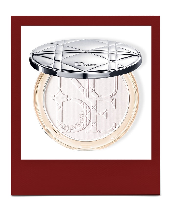 Pudr Diorskin Mineral Nude Perfecting Powder v odstínu 005 Translucent, DIOR, 1250 Kč Autor: Archiv značky
