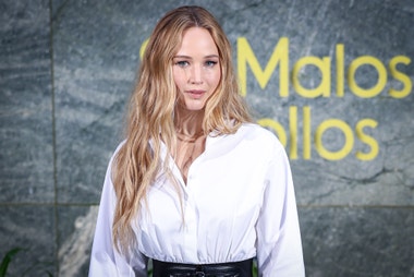 Nic ve zlým. Jennifer Lawrence s novým filmem změnila šatník směrem k tichému luxusu