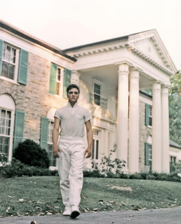 Elvis Presley ve svém sídle Graceland v Memphisu