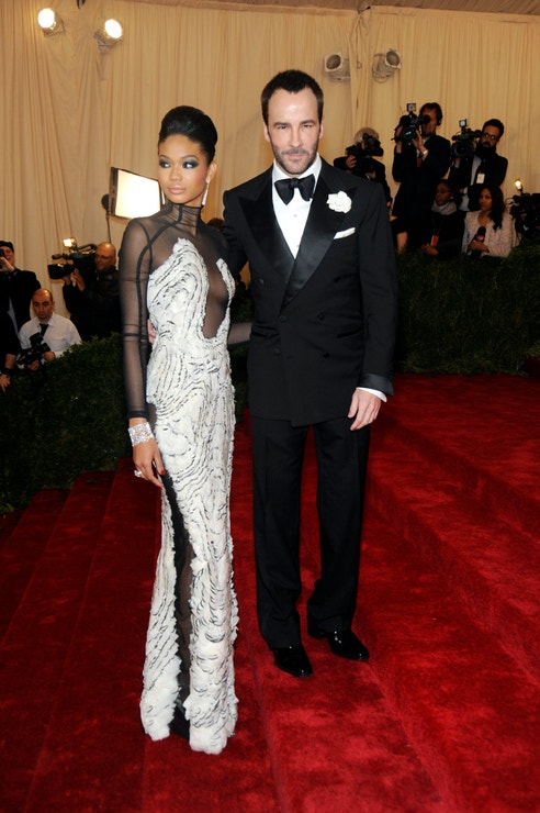 Tom Ford a Chanel Iman na MET gala "Schiaparelli And Prada: Impossible Conversations", květen 2012