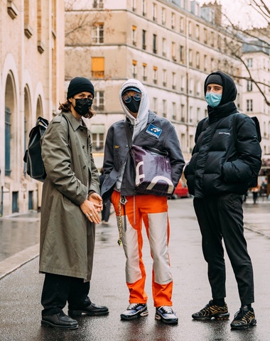 Street style z digitálního fashion weeku v Paříži 