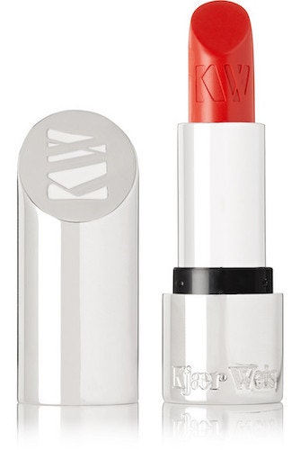 Červená rtěnka Kjaer Weis + Caroline Issa v odstínu Amour Rouge, Kjaer Weis (prodává Net-a-porter), 52 €