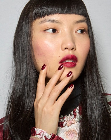 Zimní trendy pro krátké i dlouhé nehty. Slavnostní i originální barvy pro nejlepší manikúru roku 2025 Zimní trendy pro krátké i dlouhé nehty. Slavnostní i originální barvy pro nejlepší manikúru roku 2025