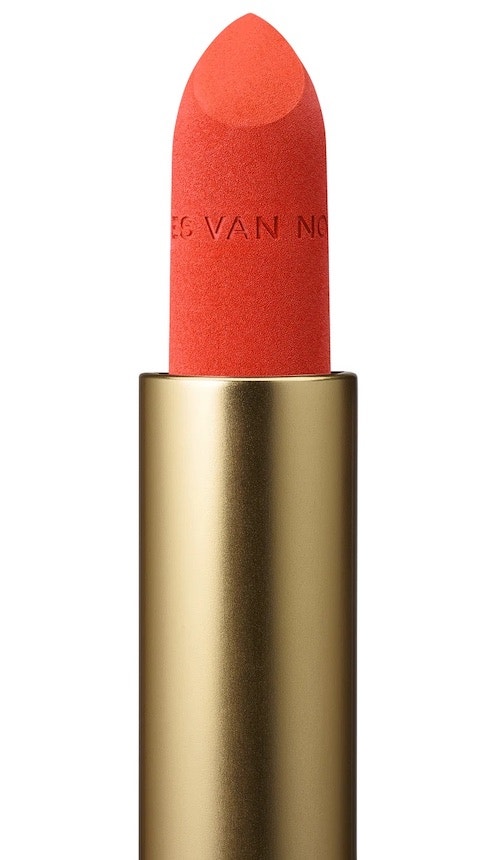 Matná rtěnka v odstínu Midsummer Coral, DRIES VAN NOTEN, prodává DriesVanNoten.com, 35 €