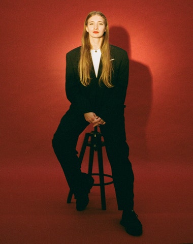 Největší síla mladé generace tkví v tom, co jí mnozí vytýkají, říká Bára Stárek Největší síla mladé generace tkví v tom, co jí mnozí vytýkají, říká Bára Stárek