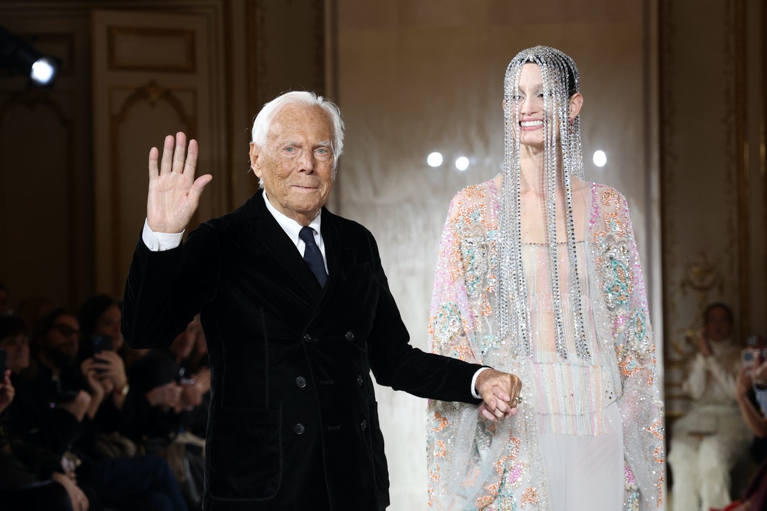 Giorgio Armani zemřel. Nejvlivnějšímu italskému návrháři bylo 91 let