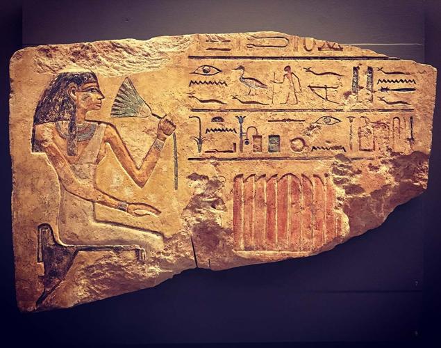 Vůně modrého lotosu byla považována za svatou a její vůně dle Egyptské knihy mrtvých doprovázela do posmrtného života