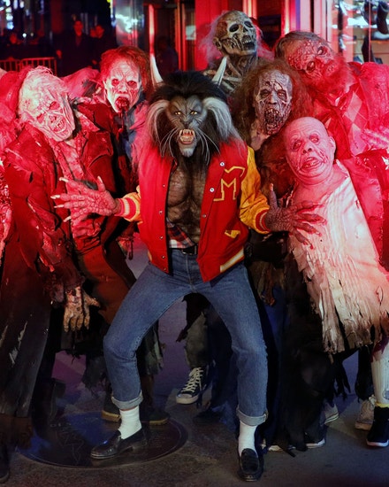 Heidi Klum jako Michael Jackson z Thrilleru během 18. ročníku halloweenské party, kterou sama pořádá, 31. října 2017, New York