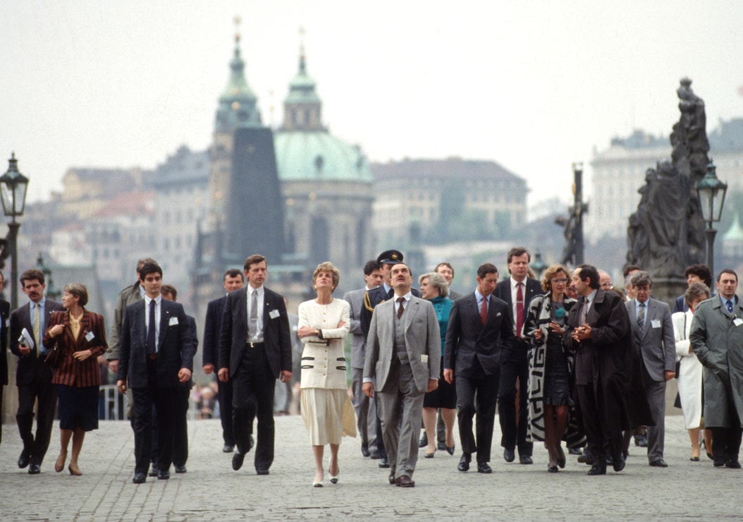 Princ Charles a princezna Diana během návštěvy Prahy, 7. května 1991, Československo.
