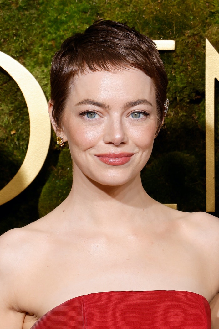 Emma Stone v šatech a se šperky Louis Vuitton na Golden Globes 2025