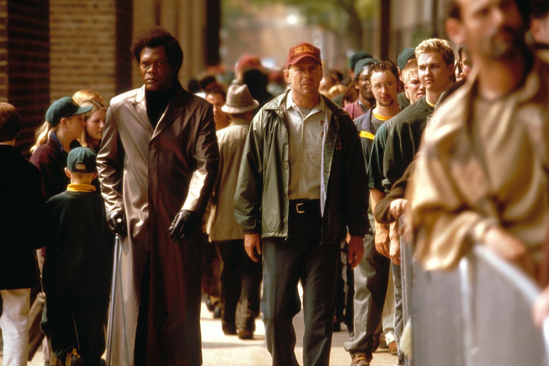 Bruce Willis a Samuel L. Jackson ve filmu Vyvolený, 2000
