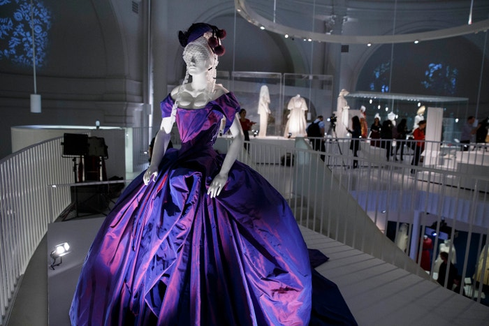 Šaty od Vivienne Westwood, které oblékla na svatbu Dita von Teese.