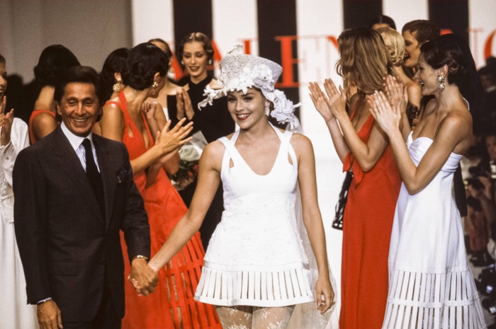 Sharon Stone jako zlatý hřeb přehlídky Valentino v roce 1993