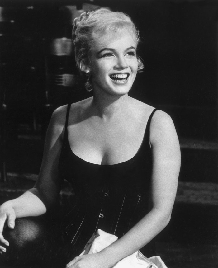 Marilyn Monroe při natáčení filmu Milujme se, 1960          Autor: Hulton Archive/Getty Images