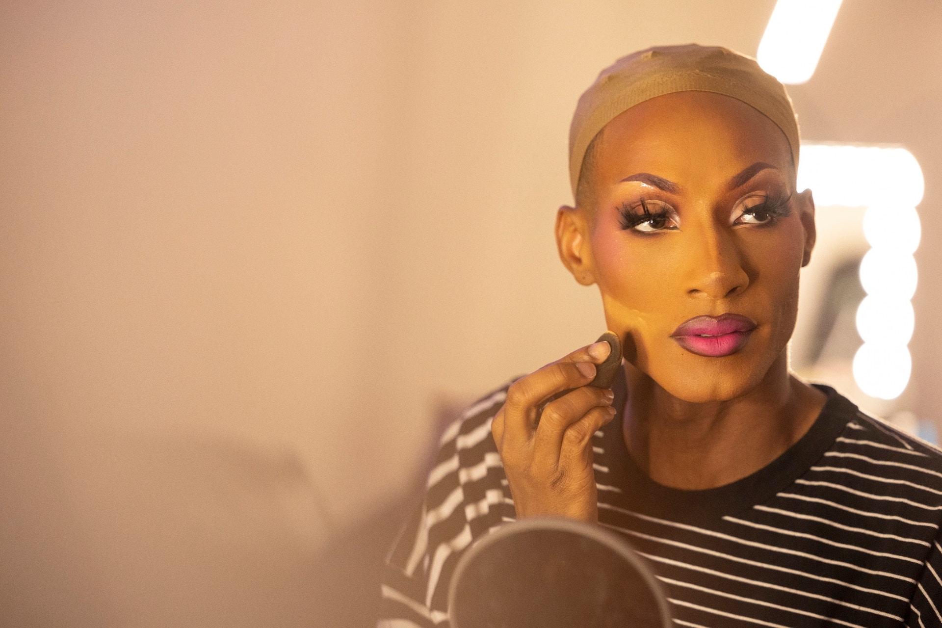 Jsme tu! S vítězkou RuPaul’s Drag Race o nové sérii HBO Max Vogue CS