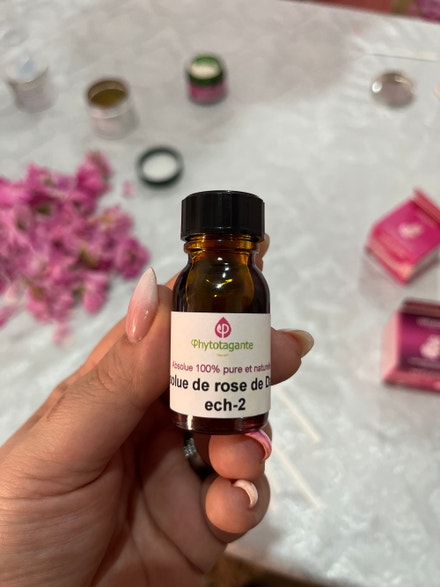Rose absolute z biodynamického zemědělství, které Weleda používá do svých krémů