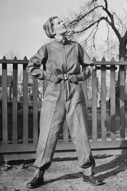 Model Helen Cookman nazvaný Defensall, 1942