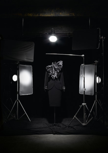 Kostým z haute couture kolekce Ascot–Cecil Beaton podzim - zima 1989