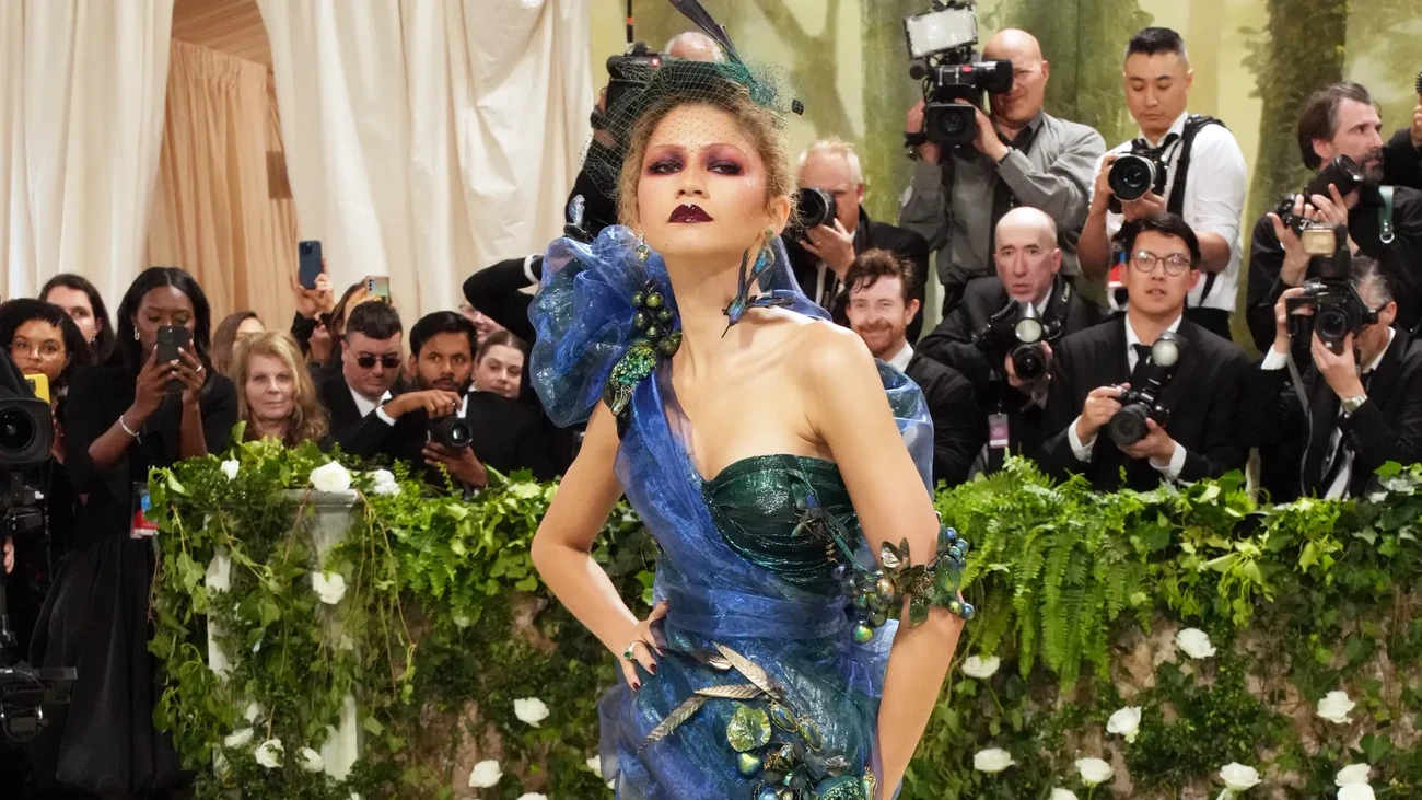 Zendaya v šatech Maison Margiela by John Galliano a se šperky Bulgari na Met Gala 2024