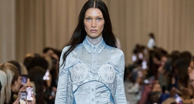 Přehlídka Burberry plná hvězd a labutí píseň Riccarda Tisciho 