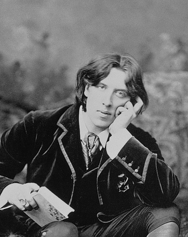 Oscar Wilde: Dandy, klasik a výstřední celebrita, kterou uštvali Oscar Wilde: Dandy, klasik a výstřední celebrita, kterou uštvali