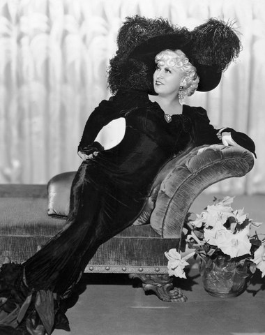 Mae West. Žena, která úředně ohrozila veřejnou morálku Spojených států amerických Mae West. Žena, která úředně ohrozila veřejnou morálku Spojených států amerických