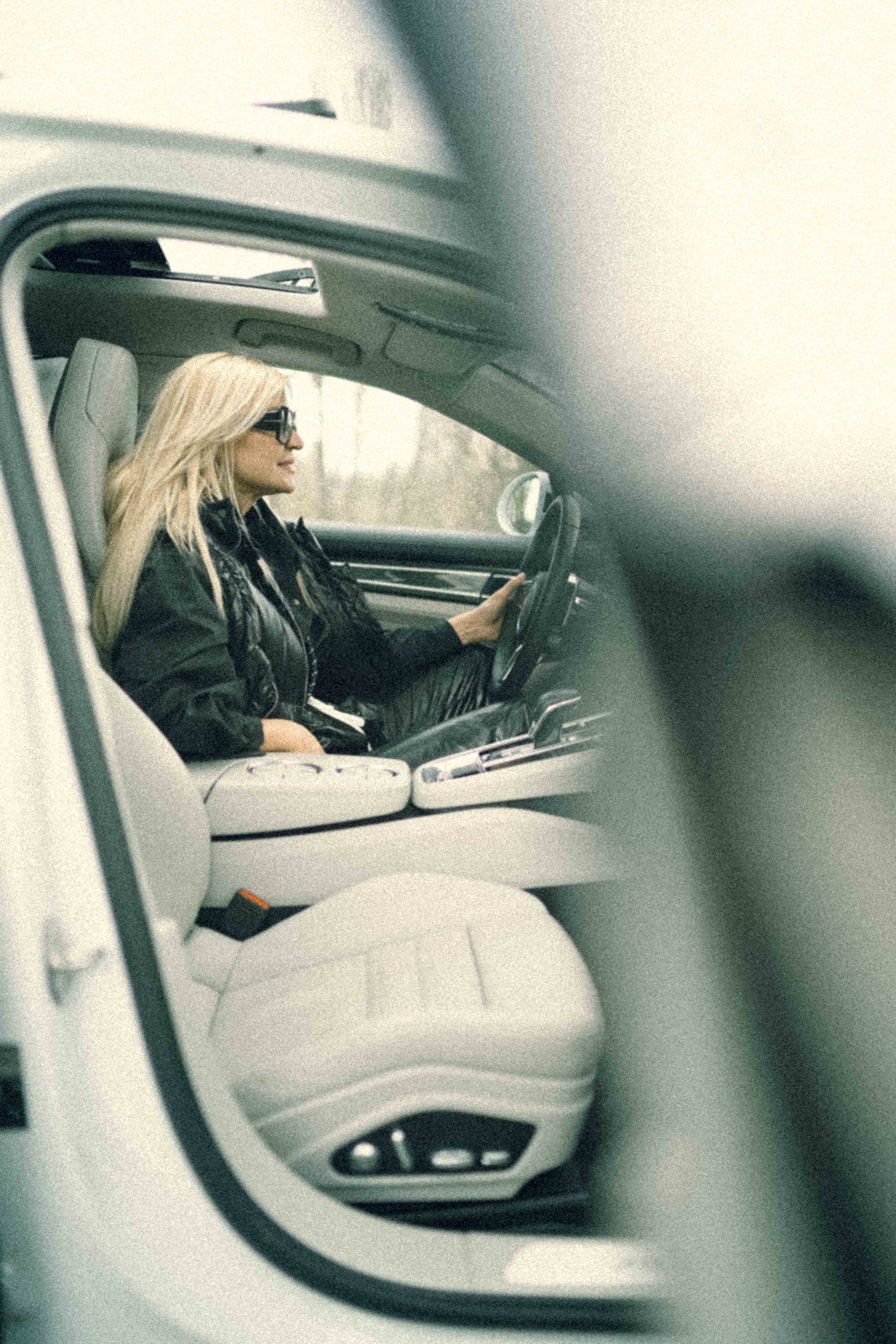 Tamara Kotvalová x Porsche Panamera