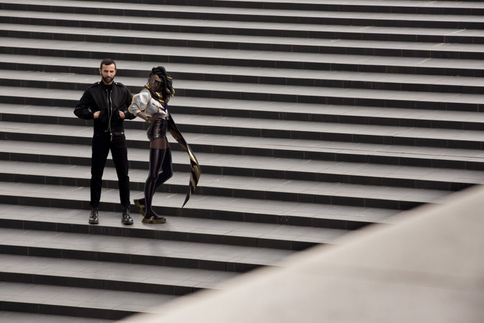 Nicolas Ghesquière, kreativní ředitel dámských kolekcí Louis Vuitton, se Sennou