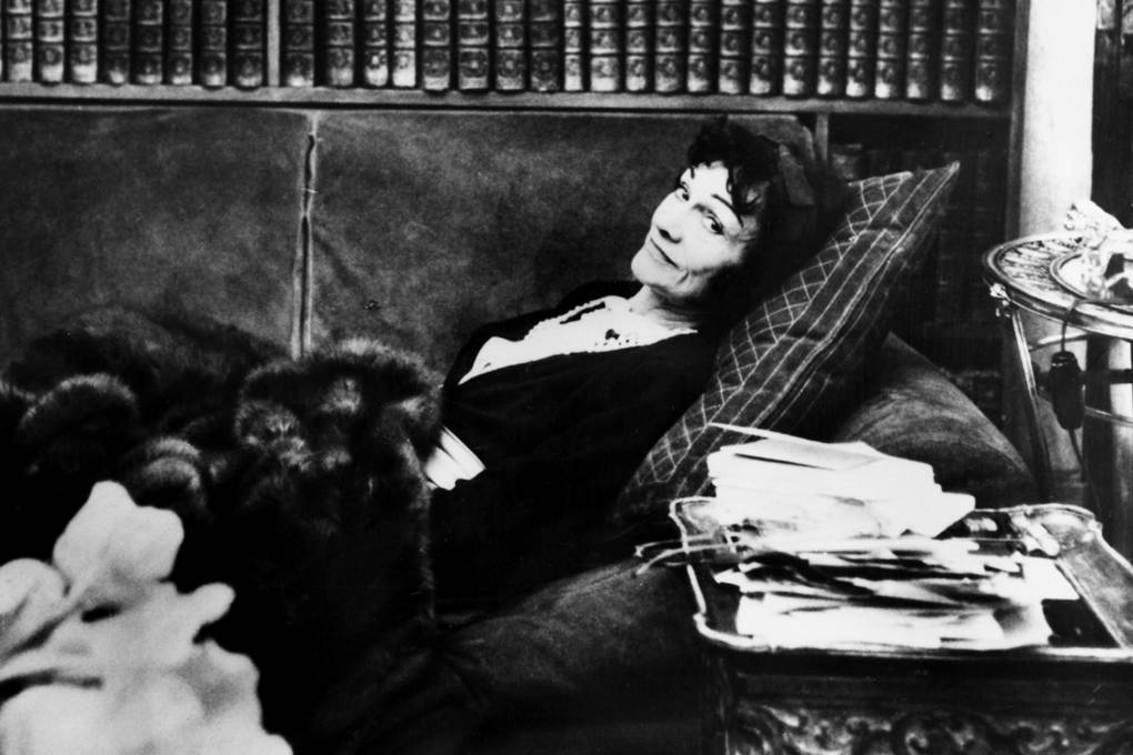 Coco Chanel ve svém ateliéru, 1950 Autor: Getty Images