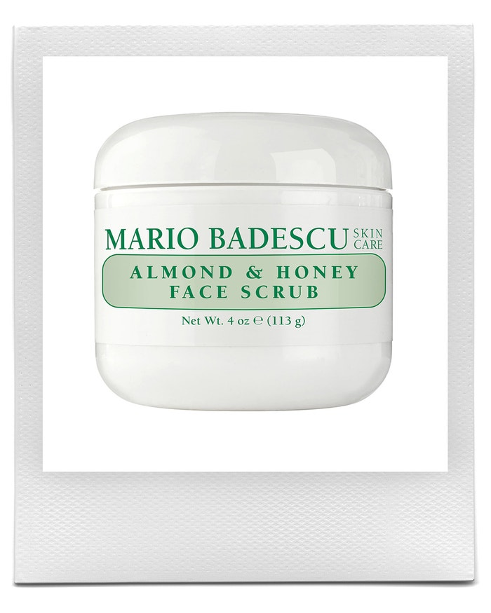 Pleťový peeling Almond & Honey Face Scrub, MARIO BADESCU, prodává Douglas, 489 Kč
