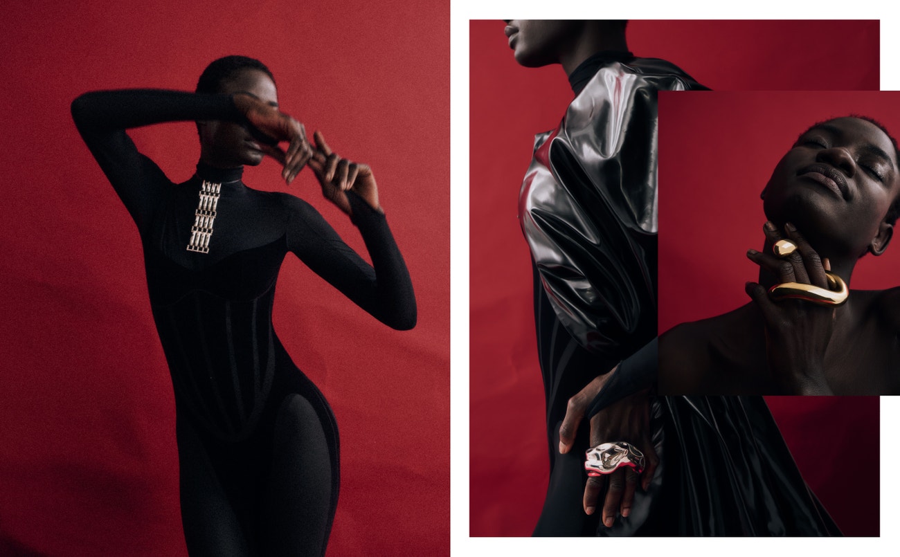 Vlevo: jumpsuit Wolford, náramek Saint Laurent; vpravo: kabát Acne studio, náramek Alaia; detail: náramek Balenciaga, prsten Bottega Veneta