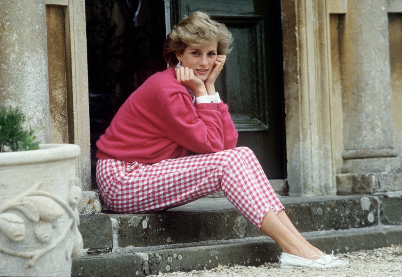 Princezna Diana na schodech rodinné rezidence Highgrove, 18. července 1986