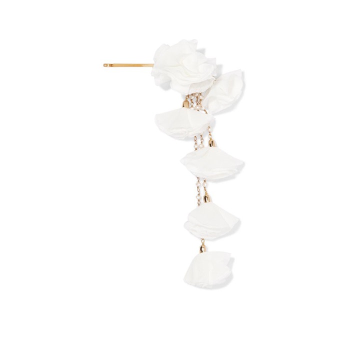 Zlatá sponka do vlasů s perličkami a saténovými květinami, Rosantica, prodává Net-A-Porter, 198 €