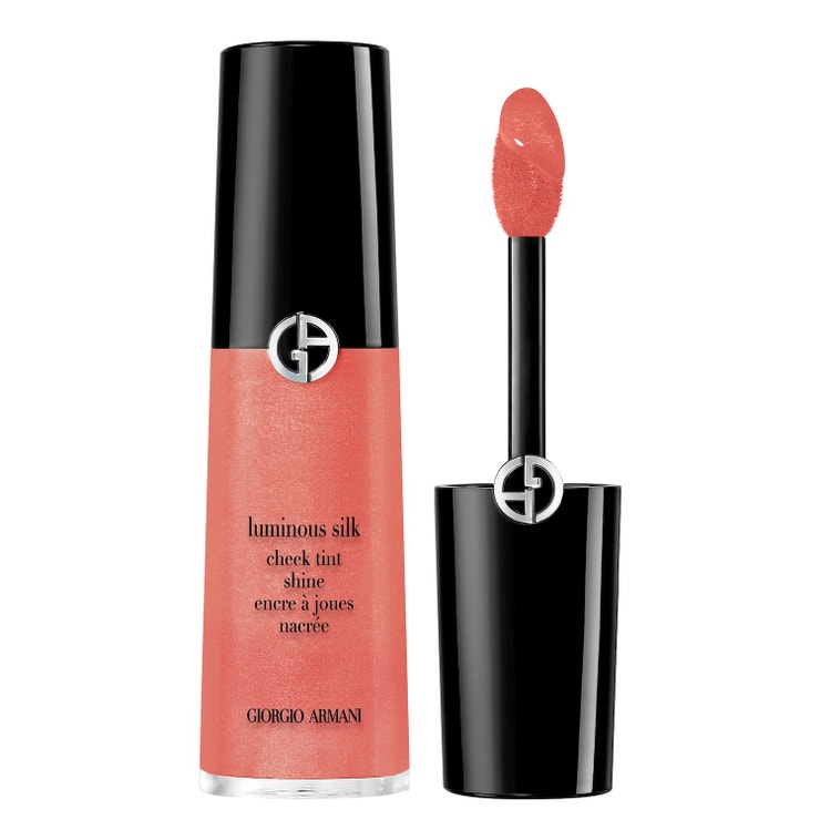 Rozjasňující tekutá tvářenka Luminous Silk Cheek Tint Shine v odstínu Rosy Peach, GIORGIO ARMANI, 1 500 Kč