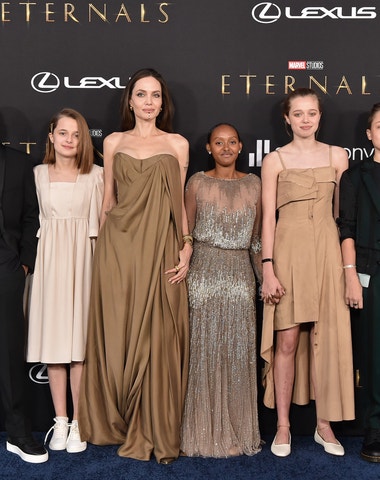 Hvězdná premiéra Eternals: Dcera Angeliny Jolie zazářila v oscarových šatech