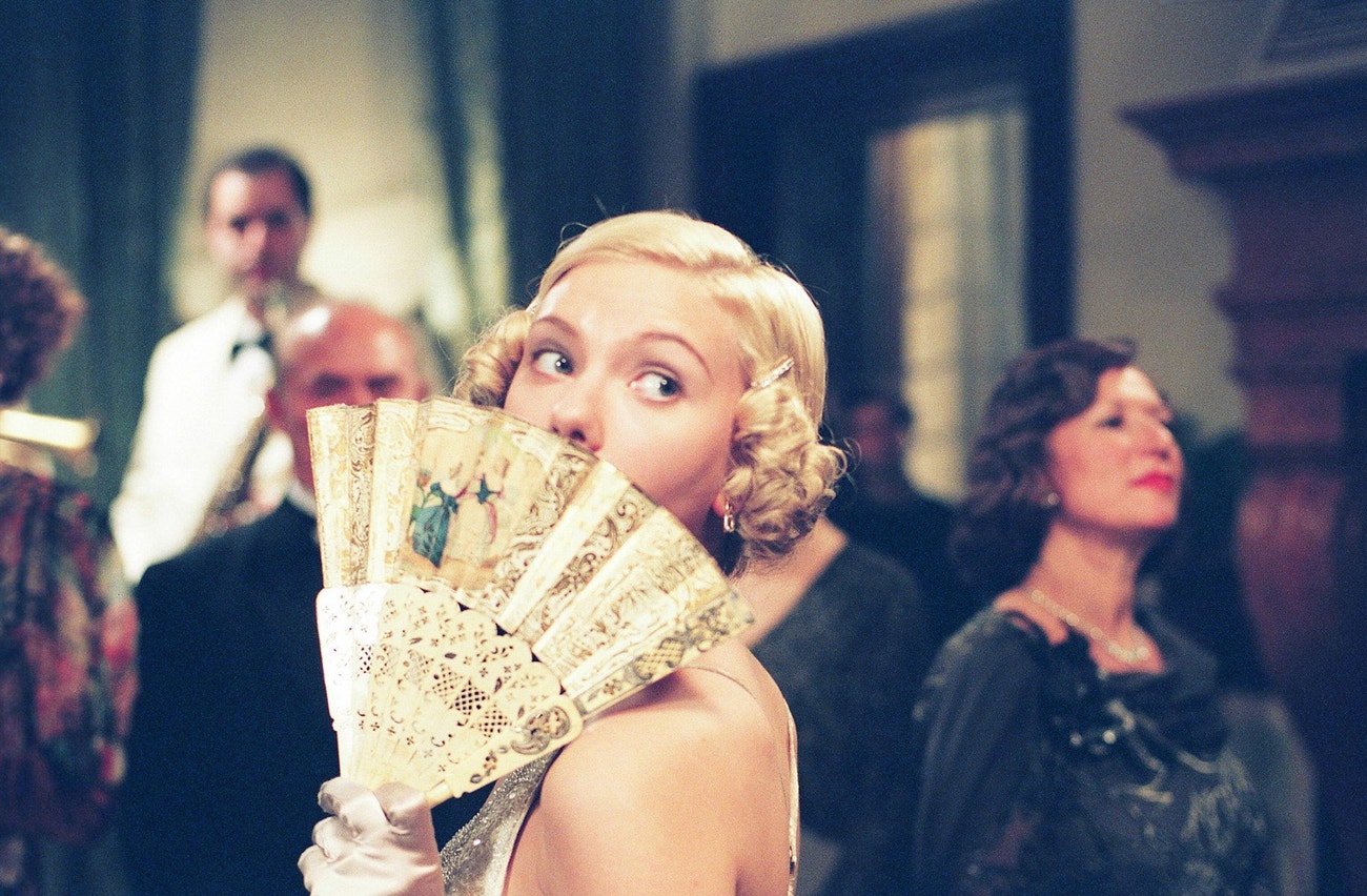 Scarlett Johansson ve filmu Vějíř lady Windermerové (A Good Woman)
