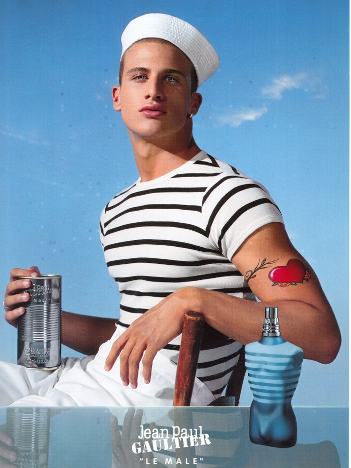 Kampaň Jean-Paul Gaultier Le Male 2000         Autor: Jean-Baptiste Mondino