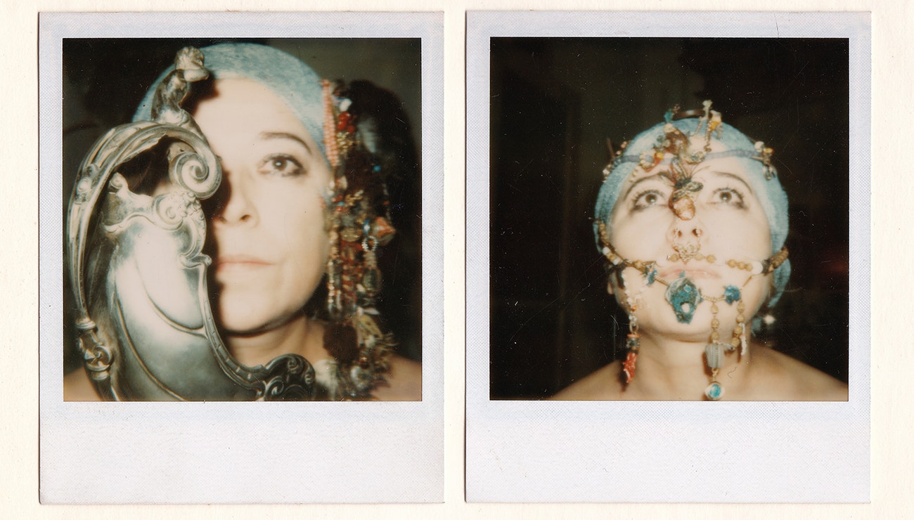 Polaroidy zachycující Ester Krumbachovou. Nedatováno.