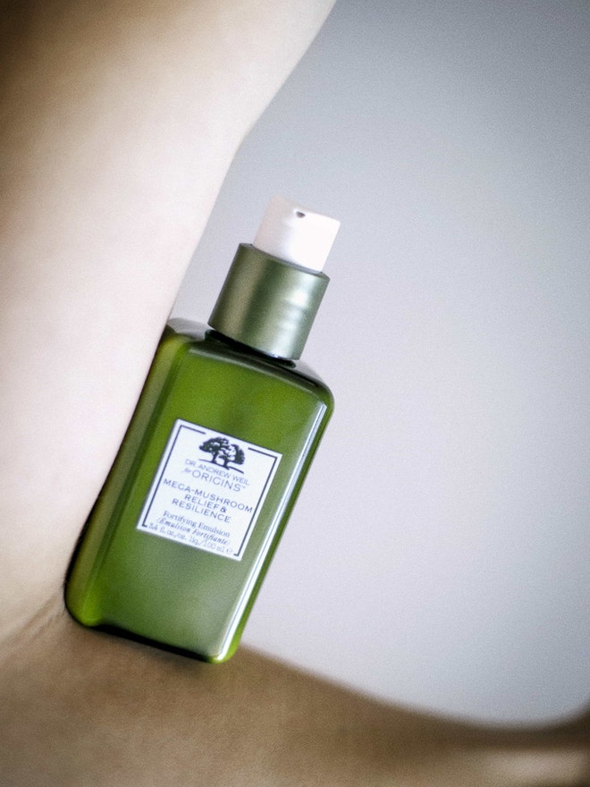 Zpevňující emulze Mega-Mushroom Relief & Resilience, ORIGINS, prodává Sephora, 550 Kč