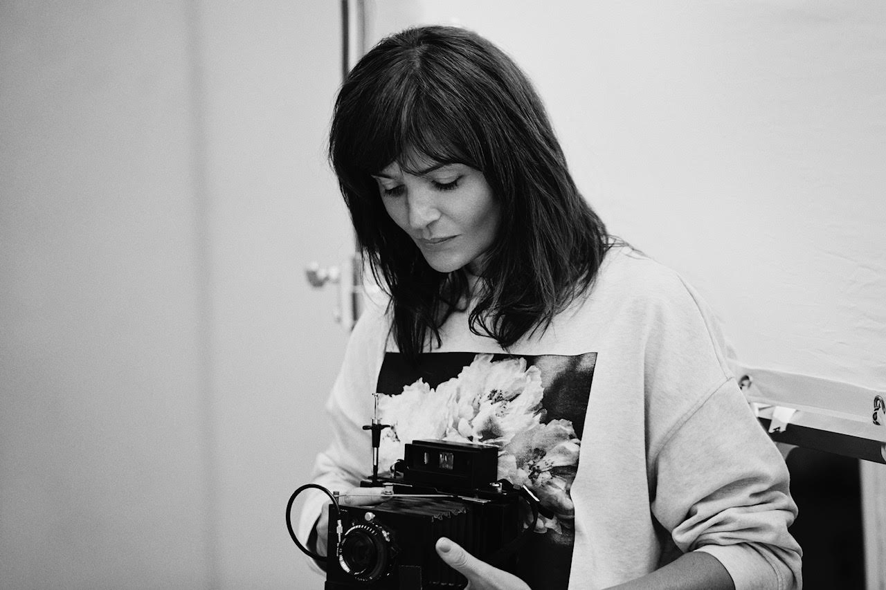 Helena Christensen v zákulisí focení kolekce pro H&M
