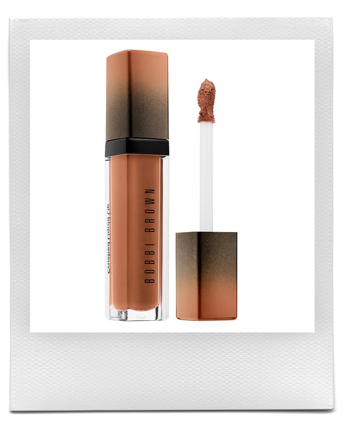 Tekutá rtěnka Crushed Liquid v odstínu East Coast Slay, BOBBI BROWN, prodává Douglas, 800 Kč