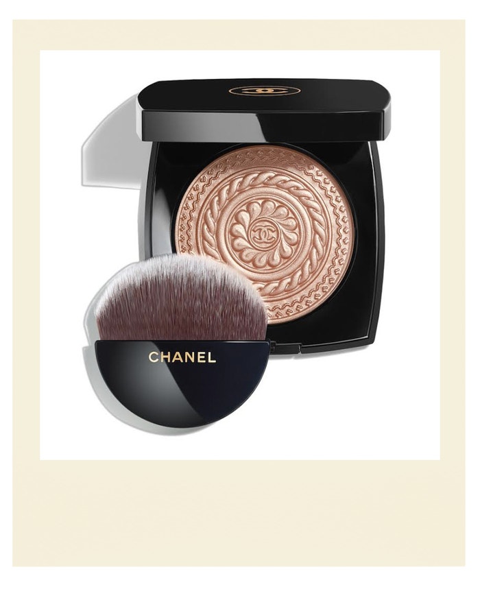 Rozjasňující pudr Éclat Magnetique de Chanel, CHANEL, 1690 Kč