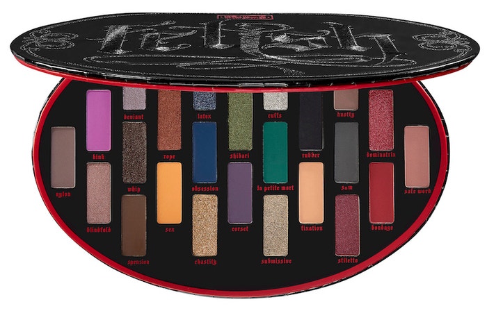 Paleta očních stínů Fetish, Kat Von D (prodává Sephora), 1580 Kč