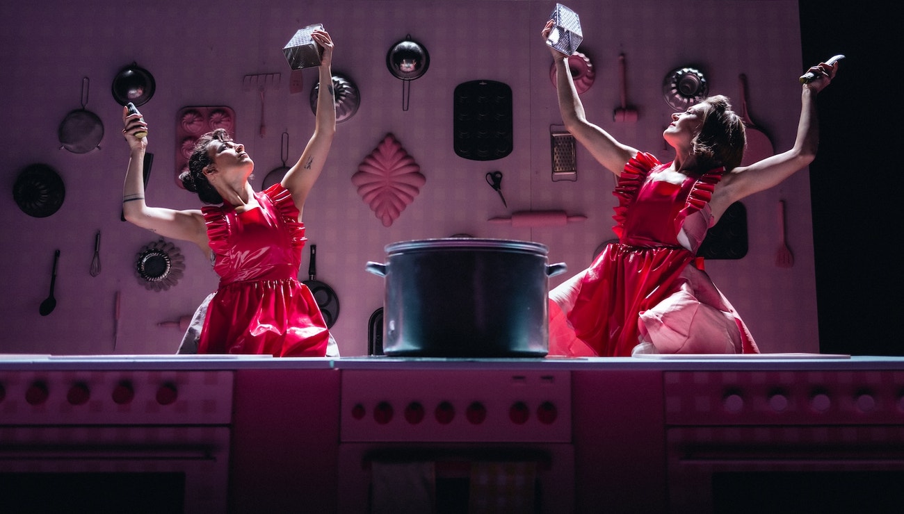 Buď krásná, poslušná a hlavně matka. Divadelní hry, jež boří mýty patriarchátu Buď krásná, poslušná a hlavně matka. Divadelní hry, jež boří mýty patriarchátu